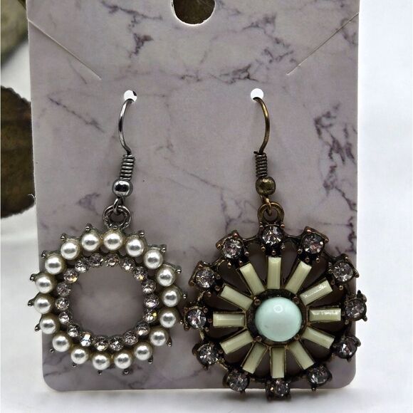"5/$25" Pair of Mismatched Round Floral Pearl Dangle Earrings - Picture 1 of 6